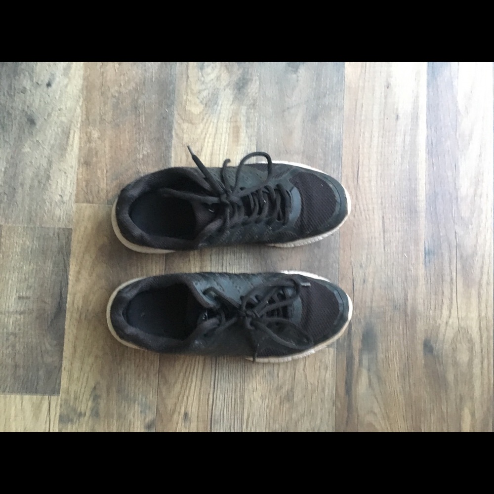 EUC chic sneakers